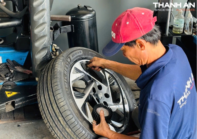Michelin E-Primacy 225/55R18 sản xuất Thái Lan – tối ưu tiết kiệm nhiên liệu, êm và ít ồn.